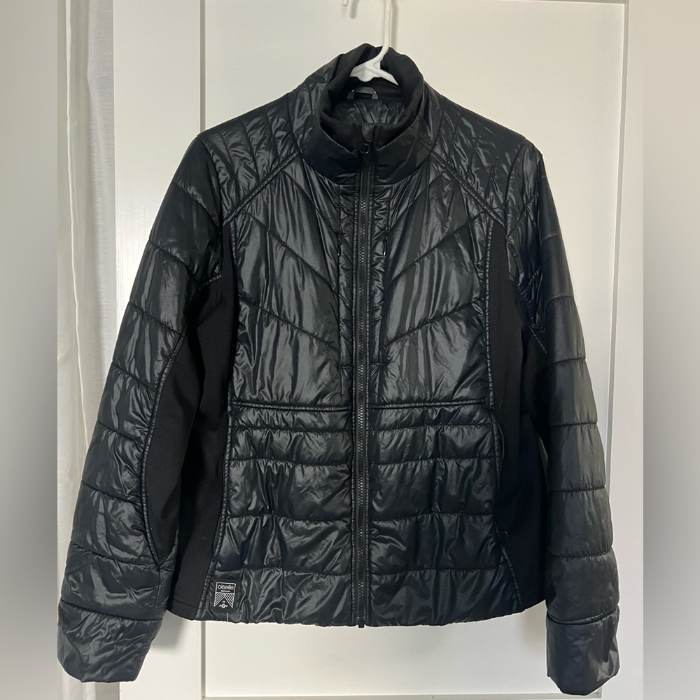Oiselle Katron puffy running jacket in Black. Multi pockets